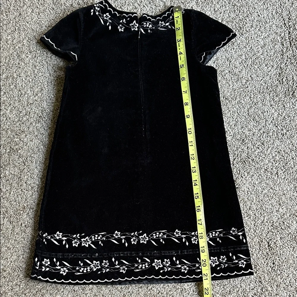 Old Navy Girls Black Velvet Dress with White Floral Embroidery size 4‎